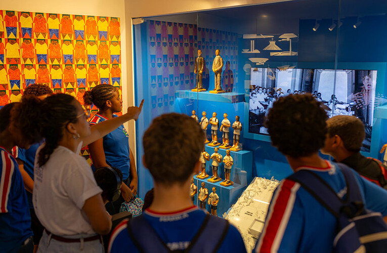 Alunos de Escola Municipal visitam o Museu Casa Darcy Ribeiro
