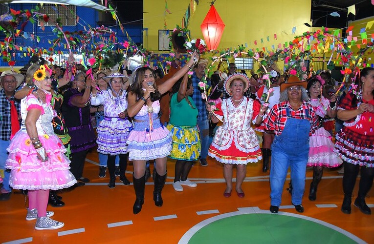’Arraiá da Mió Idade’ agitou centenas de pessoas nesta sexta