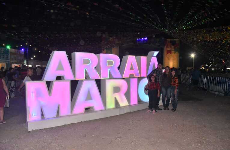 Arraiá de Maricá iniciou em Itaipuaçu com quadrilha profissional