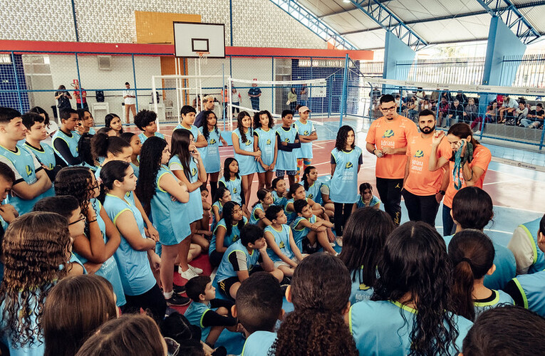Escola de vôlei com aulas gratuitas é lançada em Itaipuaçu