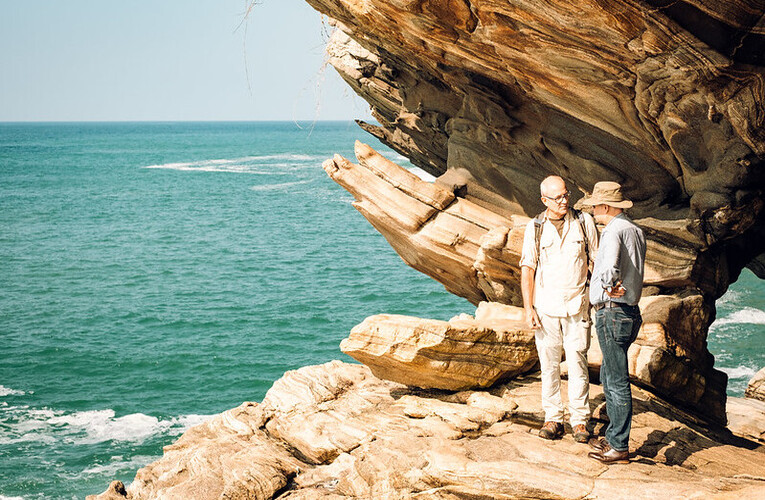 Missão da Unesco em Maricá visita gruta da Sacristia, em Ponta Negra