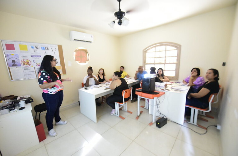 Políticas Inclusivas inicia oficina laborativa de Lettering no CRPI