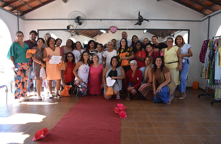 Terceira Idade forma alunas no Curso de Corte e Costura