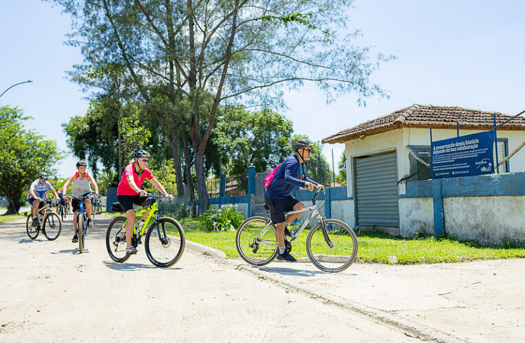 Cicloturistas noruegueses cruzam Maricá pela Rota Charles Darwin