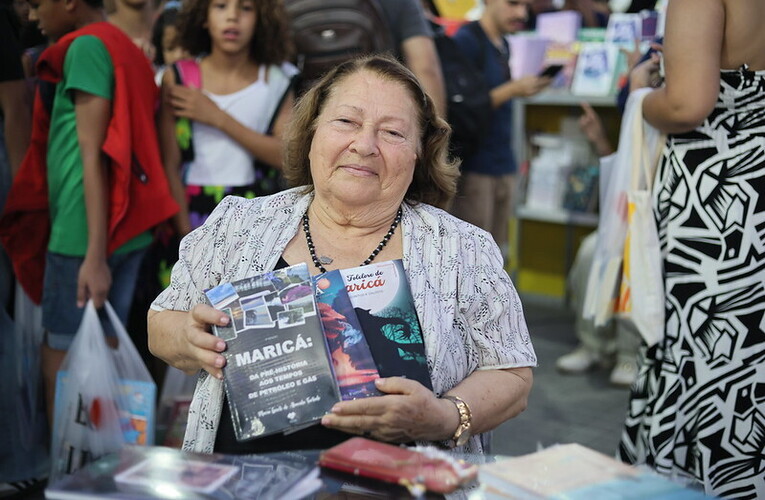 Angolana escolhe Maricá para viver e história da cidade vira tema de livro