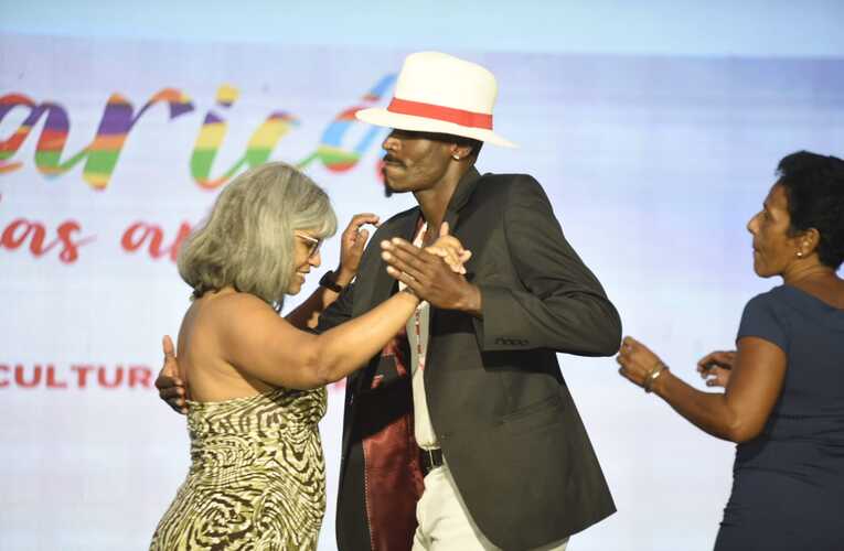 Mostra Cultura de Final de Ano “Conexões e Transformações: Reflexos do Ano que Passa”