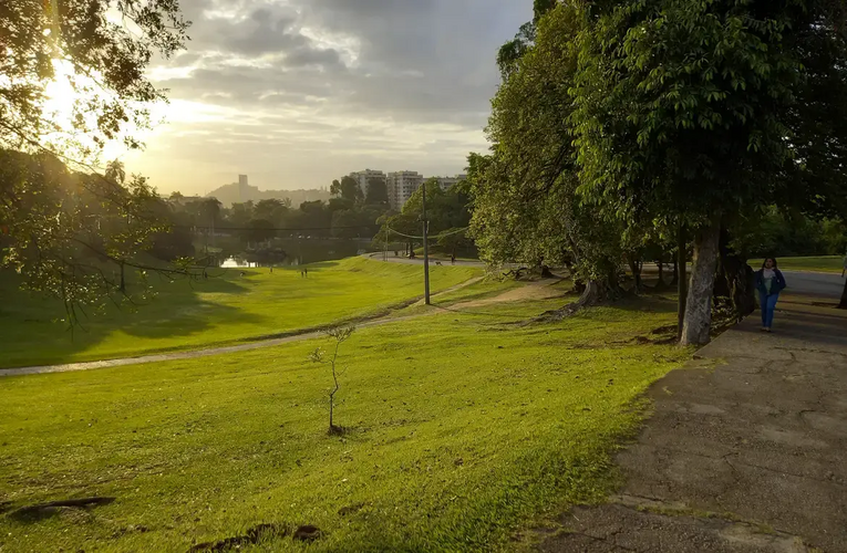 Véspera do Natal no Rio com temperatura alta e possibilidade de chuva