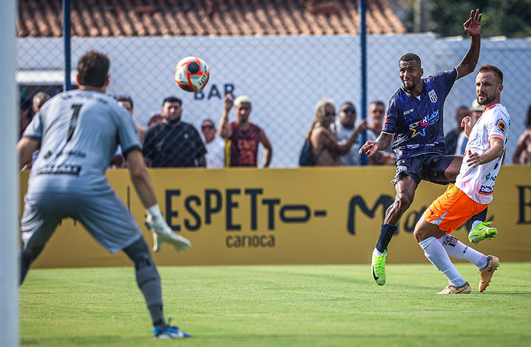 Maricá vence Nova Iguaçu e lidera invicto o Cariocão 2025