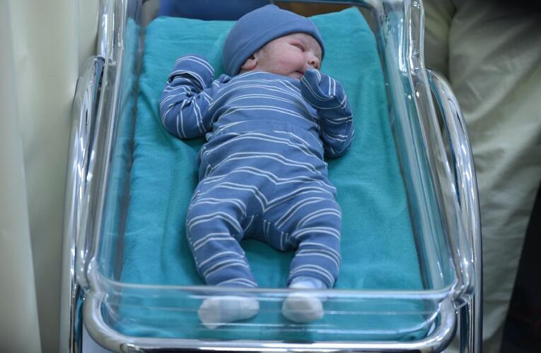 Noah é o primeiro bebê de 2025 em Maricá, nascido no Centro Materno