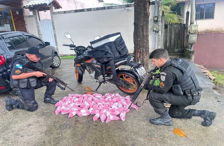 Homem é preso com drogas e moto clonada em Maricá