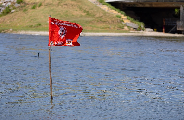 Bandeiras nas praias de Maricá indicam segurança ou perigo!