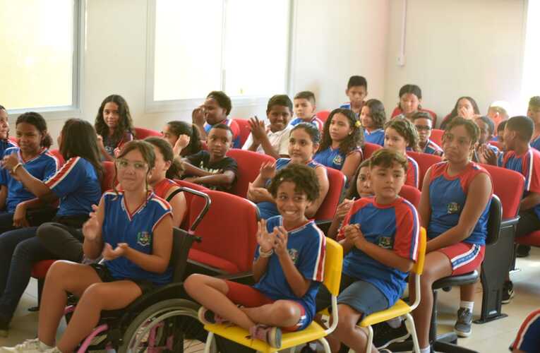 Volta às aulas em Maricá tem restrição ao uso de celulares; entenda