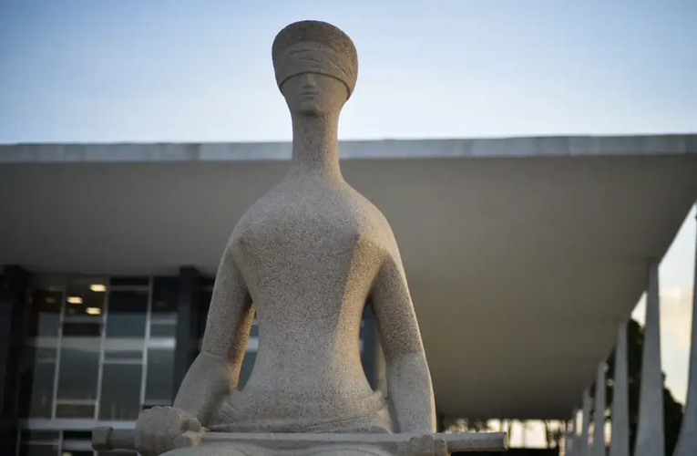 Não há razão para impedir ministros de julgar Bolsonaro, diz Mendes