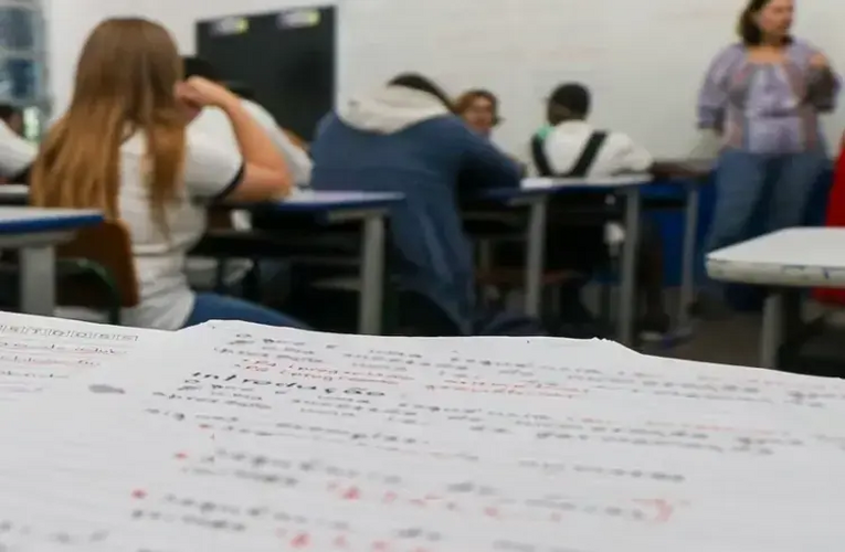 Calorão no Rio: falta de planejamento do governo Castro reduz aulas de estudantes em 200 escolas