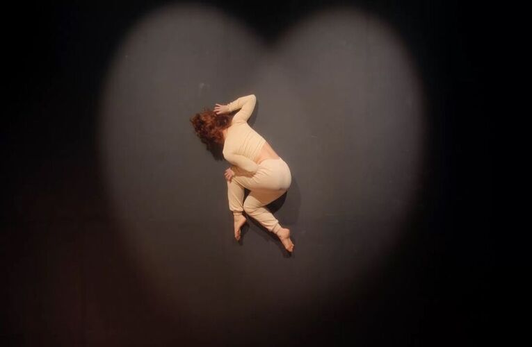 Filme que conta história de contorcionista debate abuso infantil