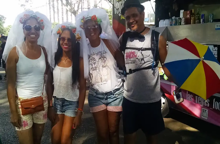 Festival em Brasília celebra diversidade em clima de carnaval