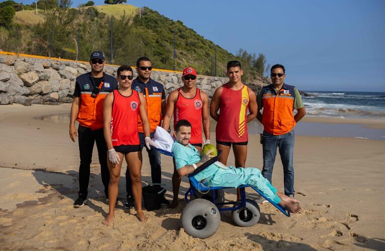 Hospital de Maricá realiza sonho de paciente paraplégico com ida à praia