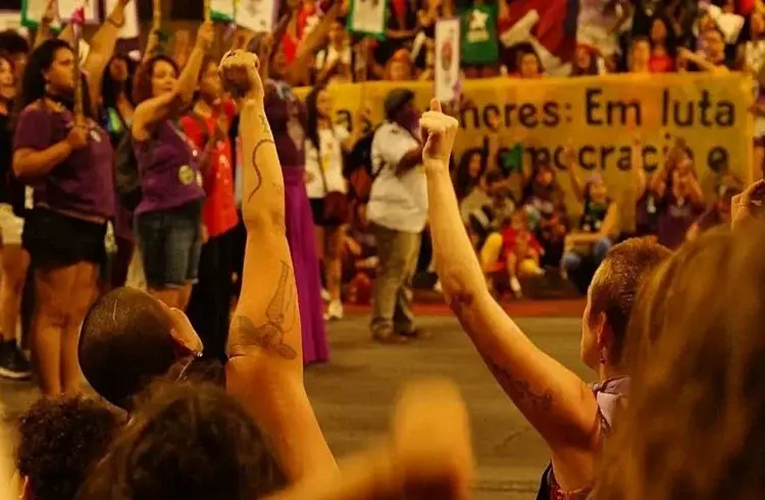 Em BH, mulheres lutam contra feminicídio e por direitos trabalhistas neste 8 de março