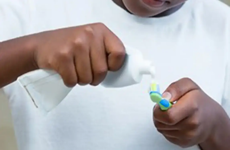 Anvisa suspende creme dental da Colgate após relatos de reações