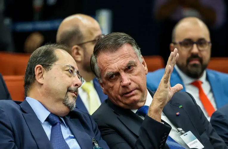 Bolsonaro chega ao STF para ver julgamento sobre tentativa de golpe