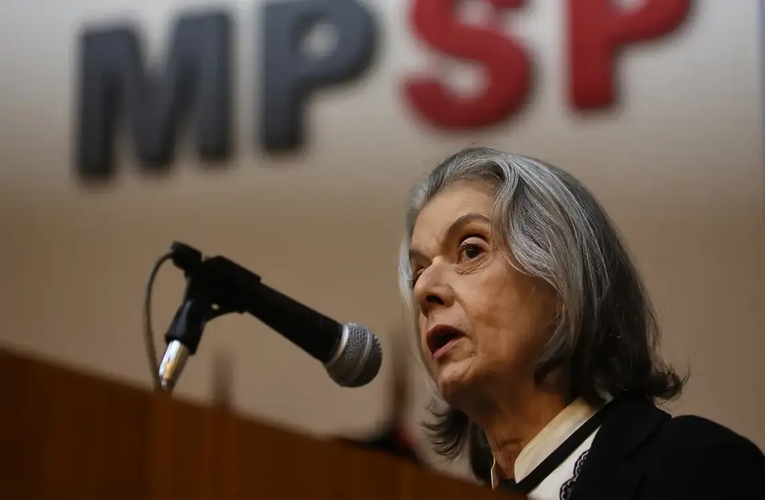 Brasil vive guerra contra as mulheres, diz ministra sobre violência