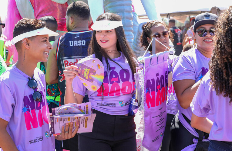 Bloco ‘Não é Não’ conscientiza foliões no Carnaval de Maricá