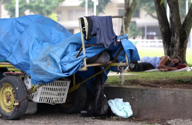 Mais de 335 mil pessoas vivem em situação de rua no Brasil