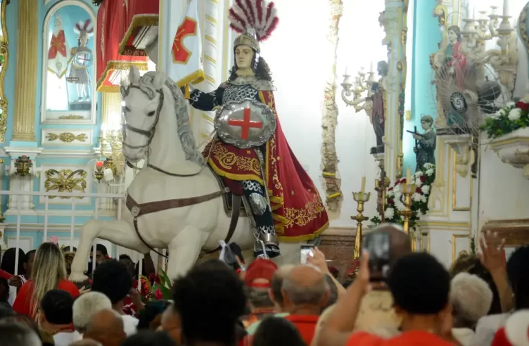 Fé e sincretismo marcam Dia de São Jorge no Rio