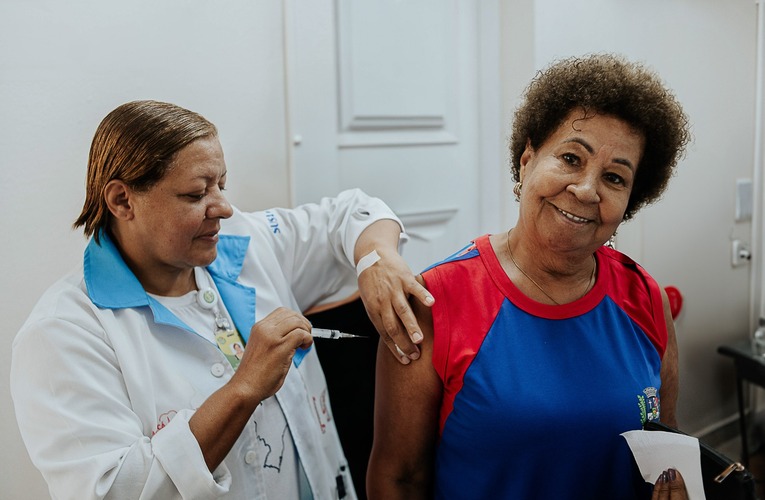 Maricá inicia vacinação contra a gripe nos núcleos da Casa do Idoso