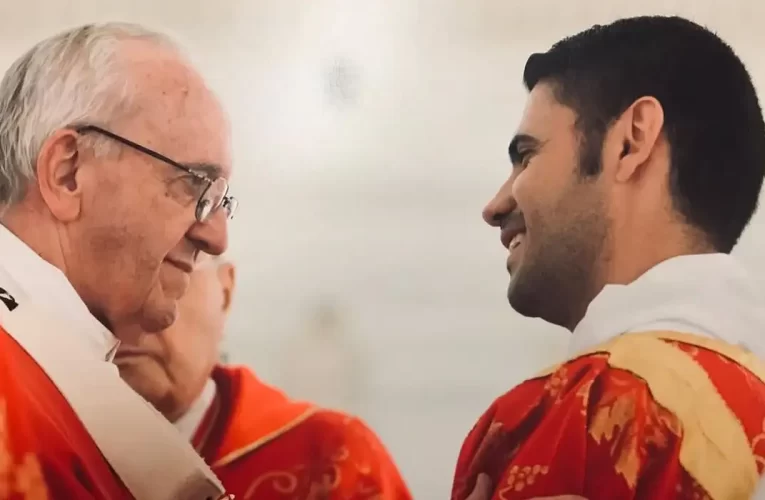 Funeral do Papa Francisco emociona fiéis no Vaticano