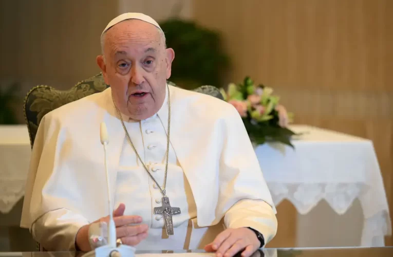 Manifestações contra guerras marcaram papado de Francisco