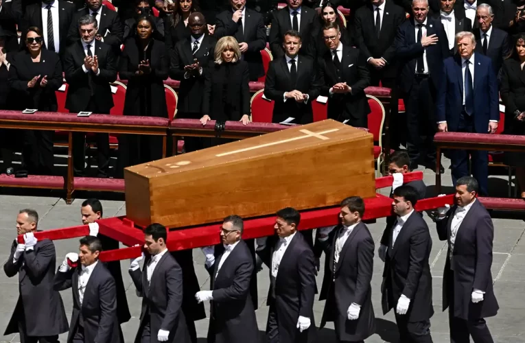 Papa Francisco é sepultado na Basílica de Santa Maria Maior em Roma