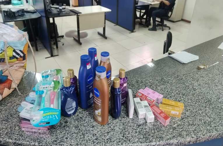 Mulher é presa por furto em farmácias no Centro de Maricá