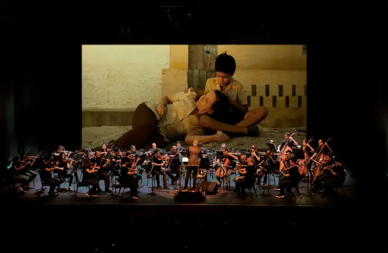 Exibição de Central do Brasil será acompanhada por orquestra no Rio