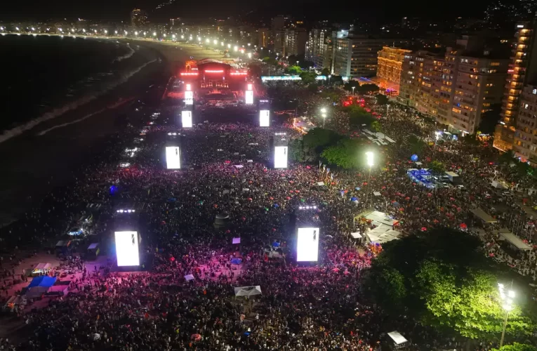 Lady Gaga bate recorde de público com show para 2,1 milhões em Copacabana