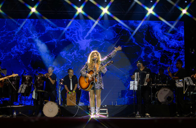 Elba Ramalho encerra shows em Itaipuaçu pelos 211 anos de Maricá