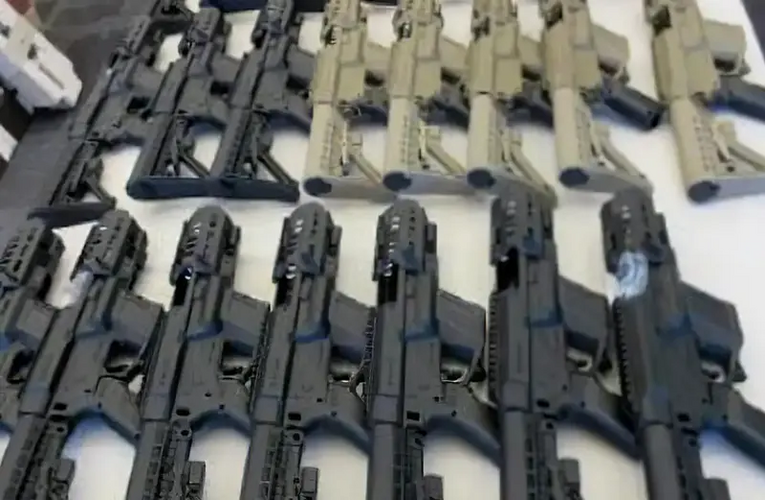 Maioria de fuzis apreendidos em 2024 no Rio foi fabricada no exterior