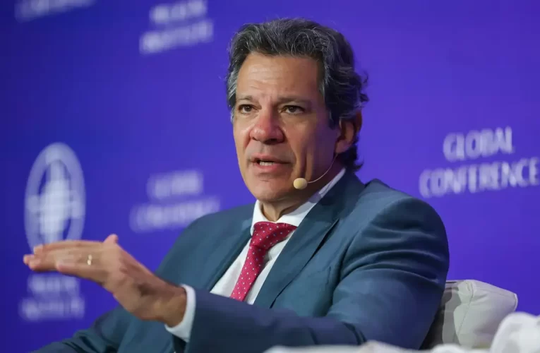 Vale a pena revisar IOF para evitar especulações, diz Haddad