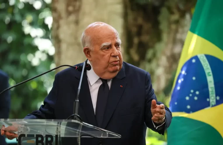 Morre, aos 90 anos, o embaixador Marcos Azambuja