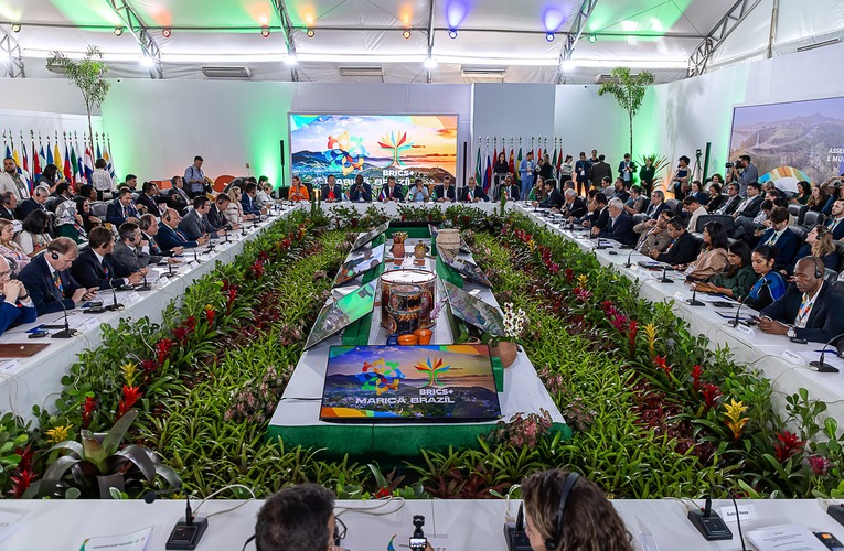 Maricá firma acordos internacionais e lidera Assembleia das Cidades do BRICS+