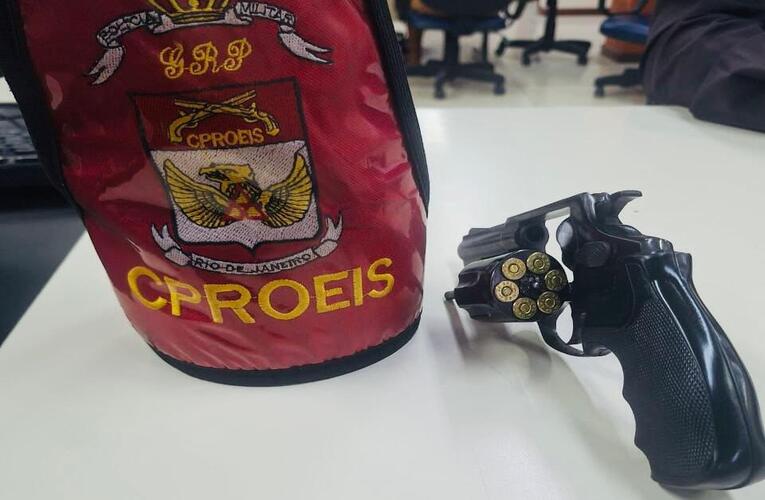 Proeis Maricá detém homem armado em comércio no Flamengo