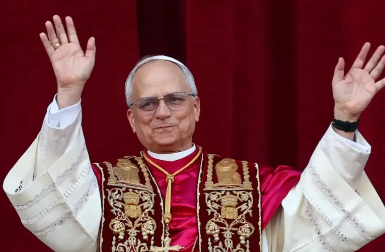 Quem é o papa Leão XIV: missionário no Peru e próximo de Francisco