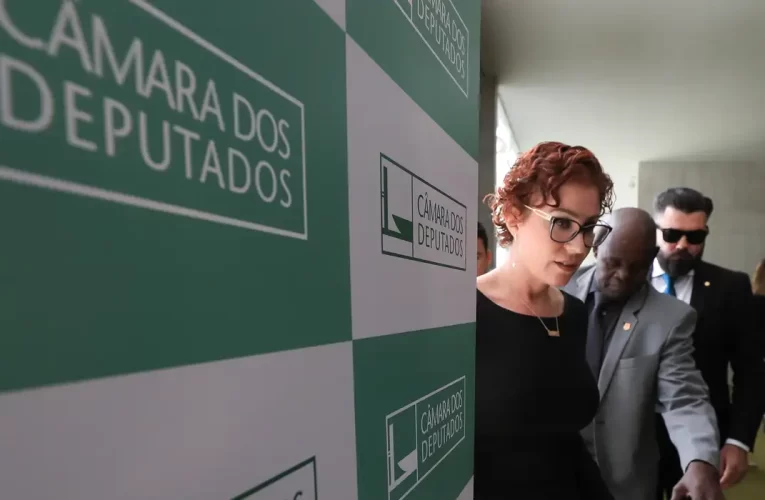 STF julga recurso de Carla Zambelli para anular condenação