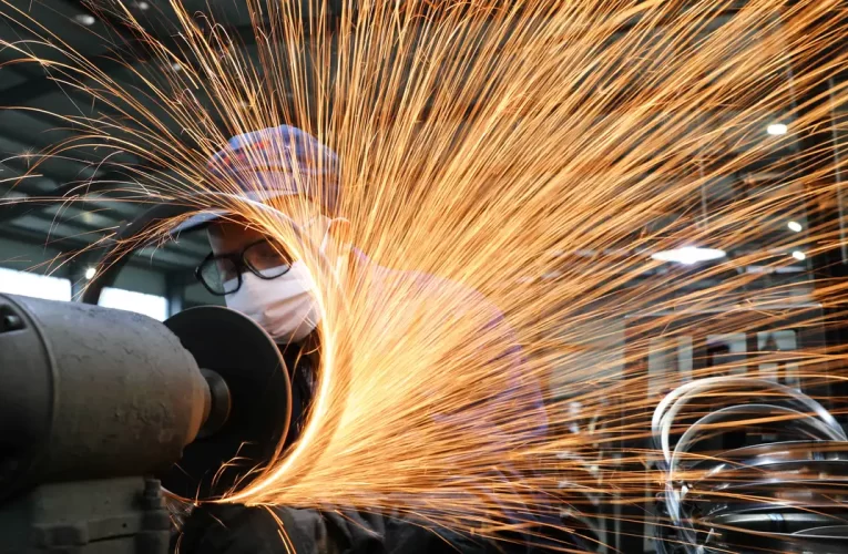 Indústria recua em nove locais pesquisados pelo IBGE