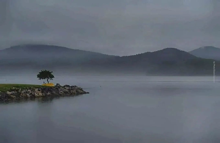 Frente fria provoca céu nublado e chance de chuva fraca em Maricá