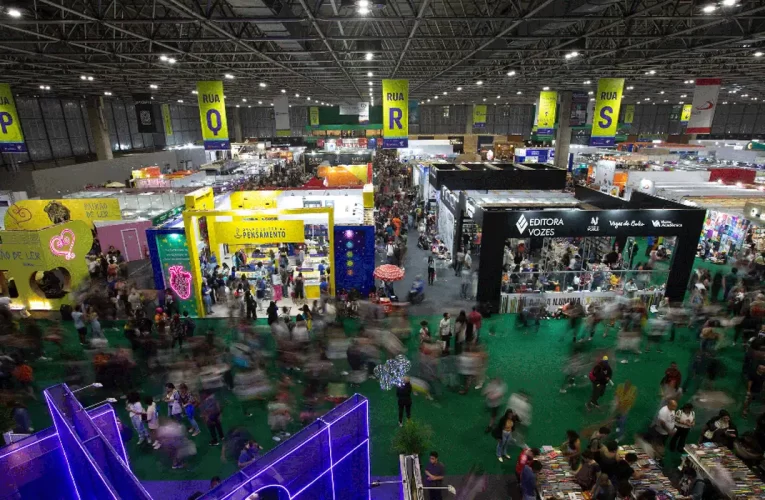 Bienal do Livro do Rio tem últim dia com Rubens Paiva e Ailton Krenak