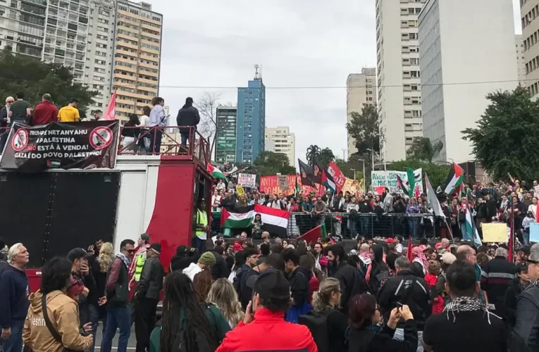 Manifestantes fazem ato pró-Gaza em São Paulo