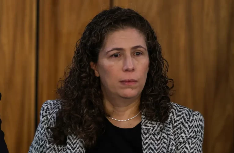 Ministra afirma que “cortar na carne” é tirar serviços da população