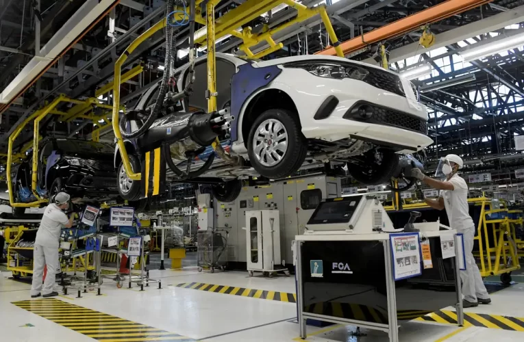 Indústria cai 0,5% em maio e recua pelo segundo mês seguido