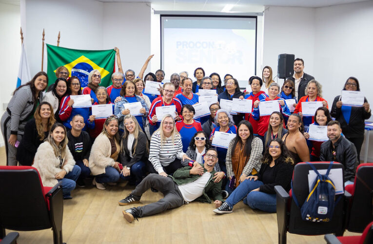 Maricá forma 70 idosos no Procon Sênior com foco em fraudes e direitos do consumidor